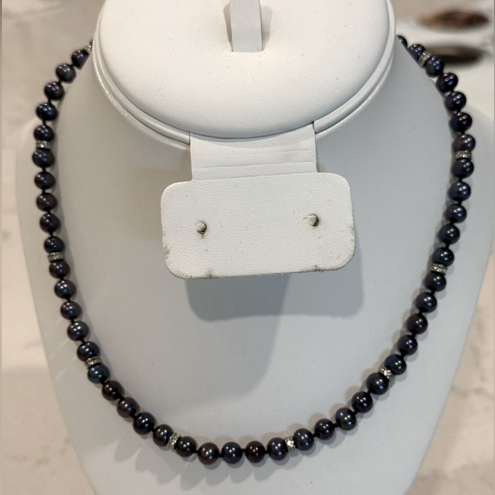 Danbury Mint Elegant Black Pearl Necklace